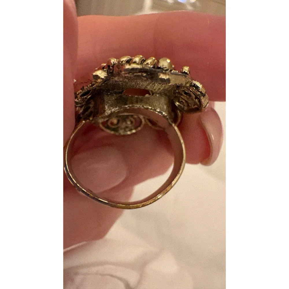 Vintage Cameo Ring Gold Tone Filigree Adjustable Band Peach White Lady Profile